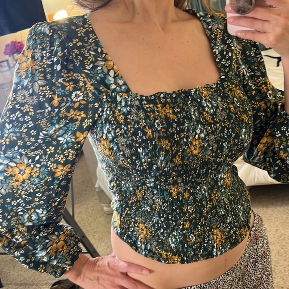 Liberty Love size XL green floral top. Front ruched square neck. Super cute! - Picture 2 of 9